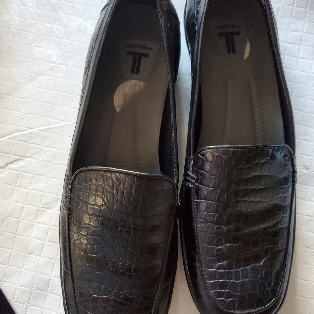 Trotters size 8 shoes